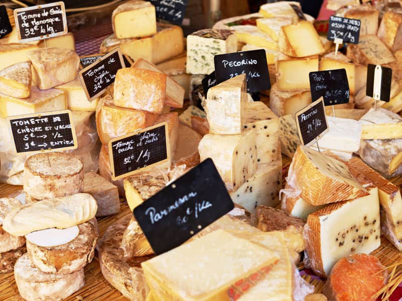 Marché aux fromages près de Pompadour