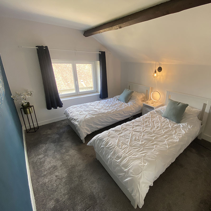 Twin beds in bedroom