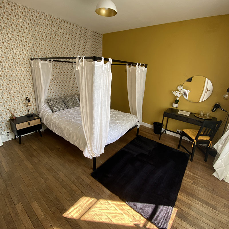 The Bollinger Suite four poster king size bed